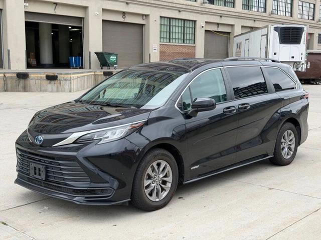 2021 Toyota Sienna LE 8-Passenger