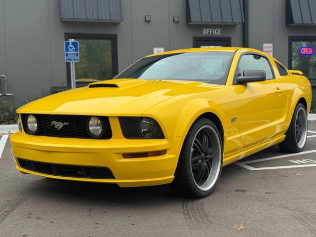 2005 Ford Mustang GT Deluxe
