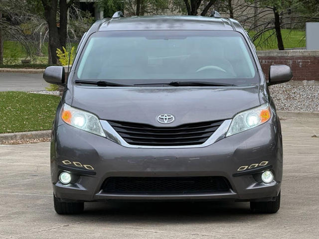 2013 Toyota Sienna LE 7-Passenger