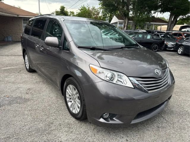 2015 Toyota Sienna XLE 7-Passenger Auto Access Se
