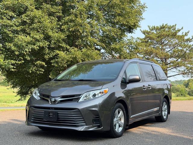 2020 Toyota Sienna LE Mobility 7-Passenger