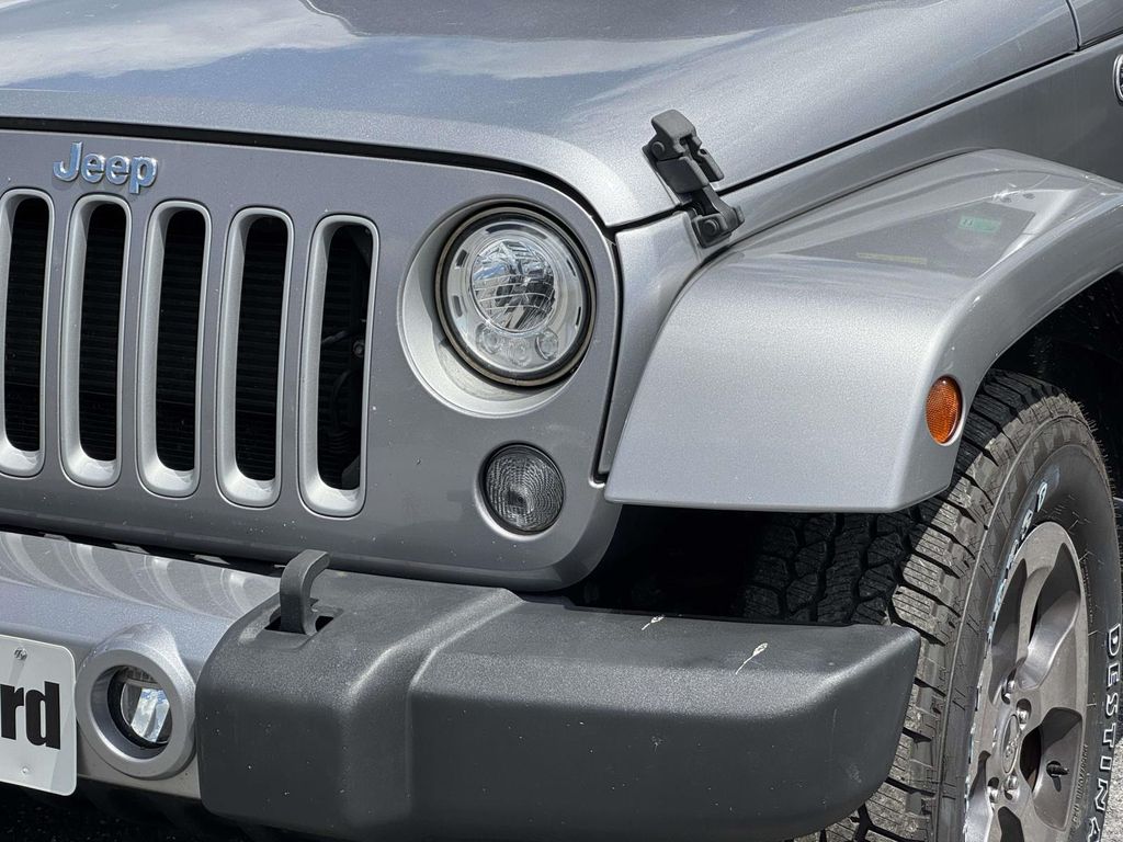 2018 Jeep Wrangler JK Unlimited Unlimited Sahara — photo 1 of 12