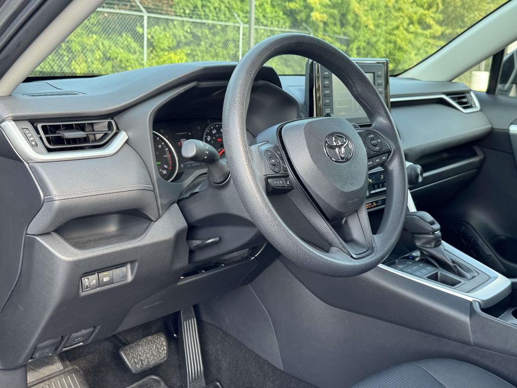 2019 Toyota RAV4 LE — photo 1 of 12