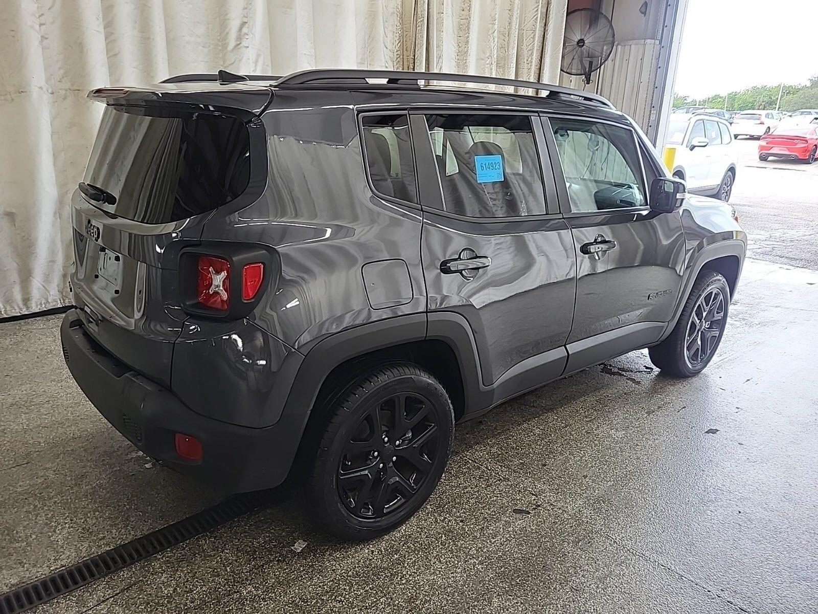 2022 Jeep Renegade Altitude — photo 1 of 12